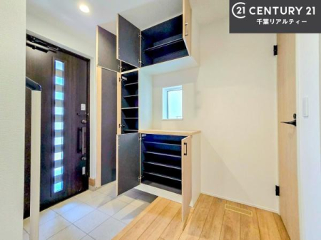 ���� �V���[�Y�{�b�N�X�t���Ȃ̂ŁA���ւ��Еt�����|�������₷���ł��I
�X�b�L���������ւŌ˂��J�����u�ԁA�������̂���S�n������Ԃ��o�}���Ă���܂��B