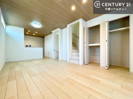 ���r���O �S�n�ǂ����r���O�͉Ƒ������R�ƏW�܂�܂��B�Ƒ��c�R�̎��Ԃ����������ł��B���Ƒ��ƁA����w�[���������Ԃ��߂��������ł��ˁB