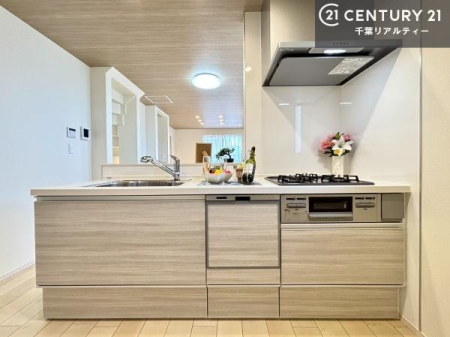�L�b�`�� ��Ƃ����₷���V�X�e���L�b�`���ł��I���[���t���Ă���̂ŁA�����X�y�[�X�ɕ���u���Ȃ��čς݂܂��I
�L�X�g���āA���K�ɍ�Ƃ��ł��܂��I