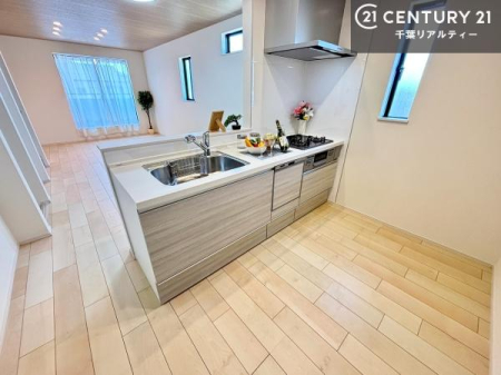 �L�b�`�� ��Ƃ肠�钲���X�y�[�X�ō�Ƃ����₷�����K�ȃL�b�`���ł��I
���q�l�ƈꏏ�ɂ��َq������y���߂�L�X�X�y�[�X�ł��B�y�����������ԂɂȂ肻���ł��ˁI