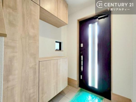 ���� �V���[�Y�{�b�N�X�t���Ȃ̂ŁA���ւ��Еt�����|�������₷���ł��I
�X�b�L���������ւŌ˂��J�����u�ԁA�������̂���S�n������Ԃ��o�}���Ă���܂��B