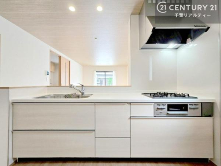 �L�b�`�� ���[�X�y�[�X���[�����Ă���A�L�b�`���܂�����������ƕۂ��Ȃ���A�L�X�Ƃ��������X�y�[�X���m�ہB���K�ȍ�Ɗ��ŁA�����̂����������X���[�Y�ɂ͂��ǂ�܂��B