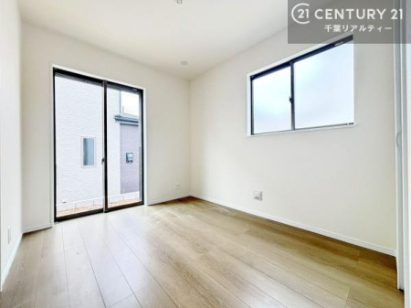 �m�� ��ʍ̌��Ŗ��邢�m���̓��r���O�ɗאڂ��Ă���̂ł��q�l�̂����Q��V�я�Ȃǂɏd�󂵂܂��I
