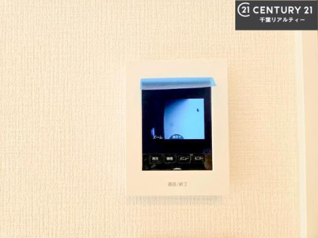 ���̑����� TV���j�^�[�t���C���^�[�z��������A�K��҂��f���Ŋm�F���Ă���Ή��ł��邽�߁A�h�Ɩʂ����S�ł��B���q�l�̂�����Ԏ��ɂ��S�����A���Ƒ��̈��S�E���S�ȕ�炵���T�|�[�g���܂��B