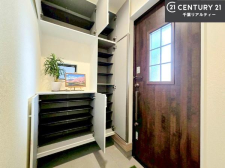 ���� �V���[�Y�{�b�N�X�t���Ȃ̂ŁA���ւ��Еt�����|�������₷���ł��I
�X�b�L���������ւŌ˂��J�����u�ԁA�������̂���S�n������Ԃ��o�}���Ă���܂��B