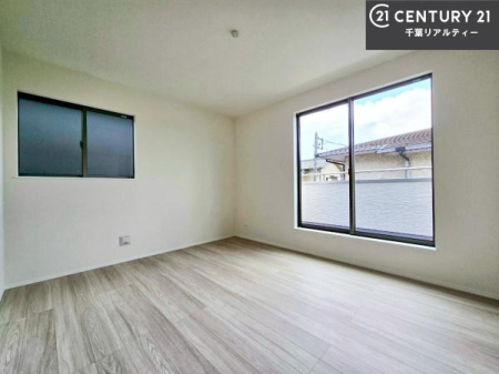 �m�� �o���R�j�[�ɖʂ��Ă���m���ł��B���邭�����肪����A���C����������ł��܂��I���N���āA�O�ɏo�Ĕw�L�т����[�ċz�����ǂ������}������邱�Ƃ��ł��܂��B