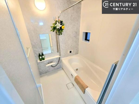 ���� �������������l�̕��͋C�̃o�X���[���́A�����o�Ă��ăo�X�^�C�����[���I
���d���撣���Ă��邲�J���ɂ��D�݂̍���̓����܂����āA�y����ł݂Ă͂������ł��傤���H