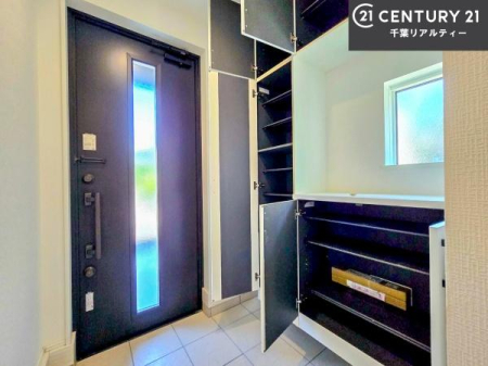 ���� �V���[�Y�{�b�N�X�t���Ȃ̂ŁA���ւ��Еt�����|�������₷���ł��I
�X�b�L���������ւŌ˂��J�����u�ԁA�������̂���S�n������Ԃ��o�}���Ă���܂��B