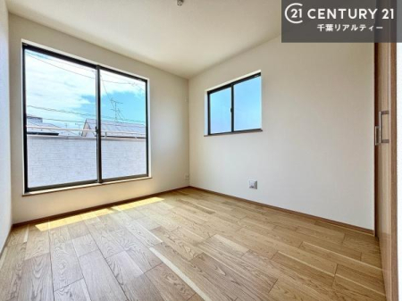 �m�� �o���R�j�[�ɖʂ��Ă���m���ł��B���邭�����肪����A���C����������ł��܂��I���N���āA�O�ɏo�Ĕw�L�т����[�ċz�����ǂ������}������邱�Ƃ��ł��܂��B