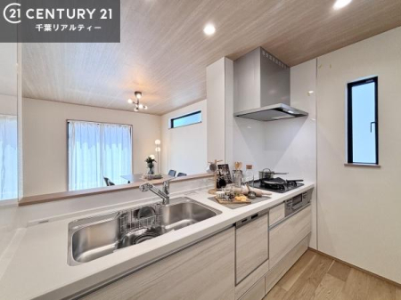 �L�b�`�� ��Ƃ肠�钲���X�y�[�X�ō�Ƃ����₷�����K�ȃL�b�`���ł��I
���q�l�ƈꏏ�ɂ��َq������y���߂�L�X�X�y�[�X�ł��B�y�����������ԂɂȂ肻���ł��ˁI