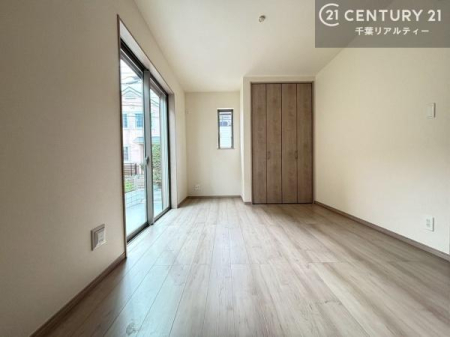 �m�� ���r���O�ɗאڂ����m���ł��B�����J����ΊJ���I�A���߂�Ό��Ƃ��Ă����p���������܂��B