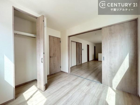 �m�� ���r���O�ɗאڂ����m���ł��B�����J����ΊJ���I�A���߂�Ό��Ƃ��Ă����p���������܂��B