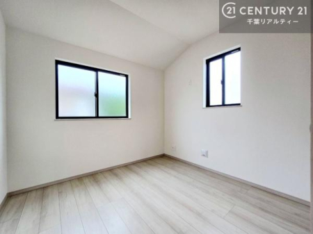 �q������ ���q���܂̋����Ƃ��Ă��������߂̗m���B�x�b�h��w�K���Ȃǂ�z�u���₷���A���q���܂����������̎��Ԃ��߂�����v���C�x�[�g��ԂƂ��Ă��g�����������܂��B