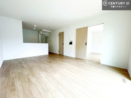 ���r���O �D�����z���܂肪���r���O����ł���ċ��S�n�̗ǂ���Ԃ����o���Ă���܂��I
���났�̎��Ԃ��߂����܂��I
