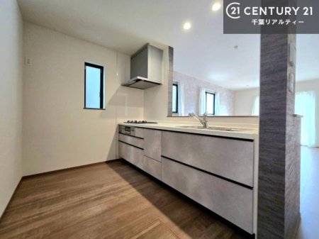 �L�b�`�� ��Ƃ肠�钲���X�y�[�X�ō�Ƃ����₷�����K�ȃL�b�`���ł��I
���q�l�ƈꏏ�ɂ��َq������y���߂�L�X�X�y�[�X�ł��B�y�����������ԂɂȂ肻���ł��ˁI�S�~�o���ɂ��֗��ȏ��������I