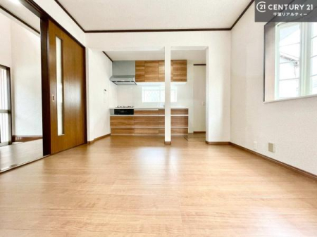 ���r���O ��؂ȉƑ����W�܂邩�炱��LDK�ɂ͂�����肽���B
�q�����������C�ɏ΂��Ȃ��瑖�����Ă���p�����������u�L���Ƃɂ��ėǂ������v�Ǝv���u�Ԃł��B