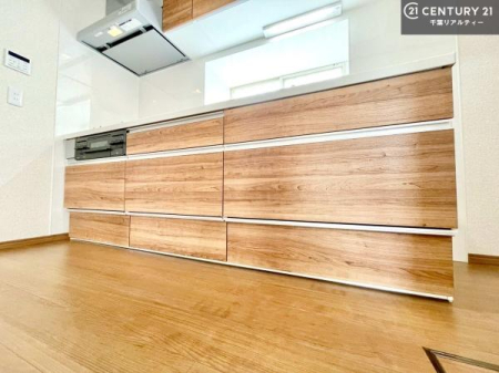 �L�b�`�� ��Ƃ����₷���V�X�e���L�b�`���ł��I���[���t���Ă���̂ŁA�����X�y�[�X�ɕ���u���Ȃ��čς݂܂��I
�L�X�g���āA���K�ɍ�Ƃ��ł��܂��I