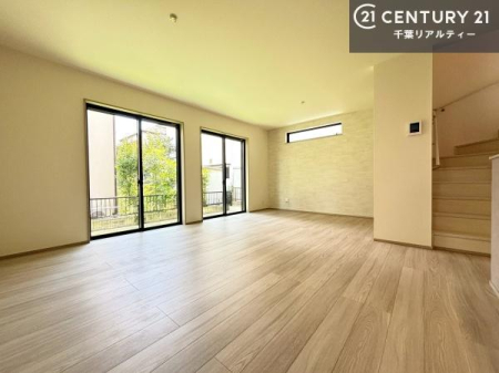 ���r���O �D�����z���܂肪���r���O����ł���ċ��S�n�̗ǂ���Ԃ����o���Ă���܂��I
���났�̎��Ԃ��߂����܂��I