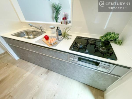 �L�b�`�� ��l�C�̑Ζʎ��V�X�e���L�b�`�����̗p���Ă��܂��I���Ƒ��̃R�~���j�P�[�V���������R�Ƒ�����݌v�ł��B
���q�l�ɂ��ڂ��͂��̂Ŋ������ł��ˁB���[�͂�����܂��I