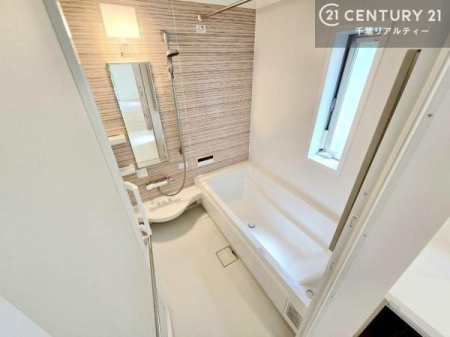 ���� �L�X�����o�X���[���́A�������΂��܂��I�_�炩�ȋȐ���`���������͑̂Ƀt�B�b�g���ĂP���������̂�����Ă���܂��I�����ƉƑ��֌��������J���^�C���𑗂邱�Ƃ��ł��܂��ˁI