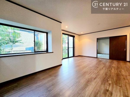 ���r���O �D�����z���܂肪���r���O����ł���ċ��S�n�̗ǂ���Ԃ����o���Ă���܂��I
���났�̎��Ԃ��߂����܂��I
