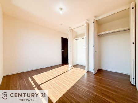 �m�� ���邭���ʂ��̗ǂ������ł��B�u�V���v���v�Ƀf�U�C�����ꂽ�����B���R�x�������̂ŉƋ�⃌�C�A�E�g�ł��D�݂̋�Ԃ�n��グ���܂��B�����x�A���n�ɂĂ��m�F���������B�i�{�H��j
