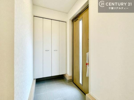 ���� �V���[�Y�{�b�N�X�t���Ȃ̂ŁA���ւ��Еt�����|�������₷���ł��I
�X�b�L���������ւŌ˂��J�����u�ԁA�������̂���S�n������Ԃ��o�}���Ă���܂��B