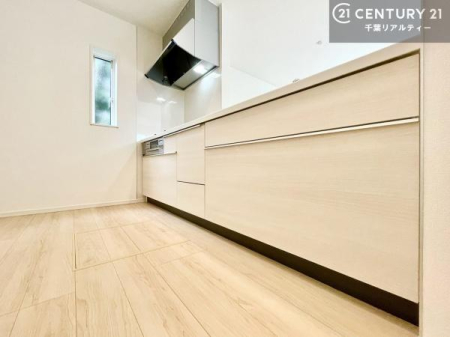 �L�b�`�� ��Ƃ肠�钲���X�y�[�X�ō�Ƃ����₷�����K�ȃL�b�`���ł��I
���q�l�ƈꏏ�ɂ��َq������y���߂�L�X�X�y�[�X�ł��B�y�����������ԂɂȂ肻���ł��ˁI