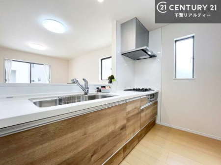 �L�b�`�� �y���d�l�ʐ^�z��Ƃ����₷���V�X�e���L�b�`���ł��I���[���t���Ă���̂ŁA�����X�y�[�X�ɕ���u���Ȃ��čς݂܂��I�L�X�g���āA���K�ɍ�Ƃ��ł��܂��I