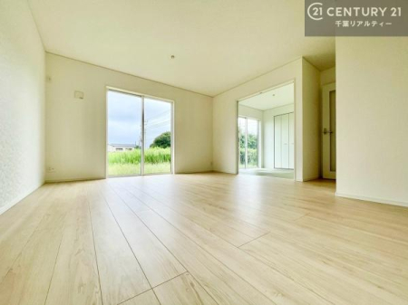 ���r���O �傫�ȑ����炽���Ղ�̗z���������閾�邢���r���O�B�J�����̂��郊�r���O�ŉƑ��c���̂��났�̎��Ԃ��߂����܂��I