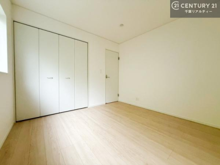�q������ ���[�X�y�[�X�����Ă��܂��I�������X�b�L�����ڂ��鎖���ł��܂��ˁB
�Ƌ��I�΂Ȃ��V���v���ȃf�U�C���ׁ̈A�Ƌ��I�΂����C�ɓ���̋�ԍ�肪�ł������ł��ˁB