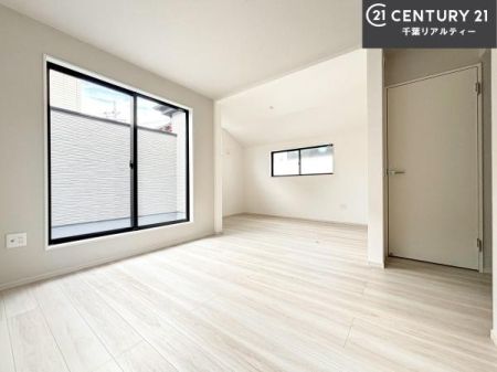 �m�� �o���R�j�[�ɖʂ��Ă���m���ł��B���邭�����肪����A���C����������ł��܂��I���N���āA�O�ɏo�Ĕw�L�т����[�ċz�����ǂ������}������邱�Ƃ��ł��܂��B