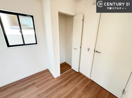�m�� �V���v���Ƀf�U�C������Ă��邽�߁A�Ƌ��I�т܂���I
���C�ɓ���̉Ƌ��u���Ă��낰���Ԃ���邱�Ƃ��ł��܂��B