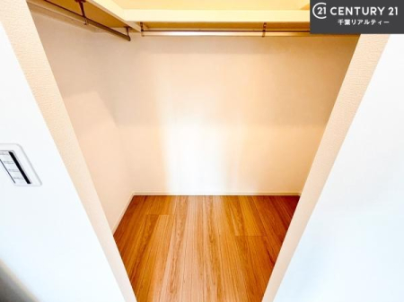 ���[ �E�H�[�N�C���N���[�[�b�g�t���ł��B��������̂��m���Ȃǂ����[���Ă��������ł��ˁI���ɂ���@�������ȂǋG�ߕ��̑傫�ȉƓd�����[�ł��܂��I