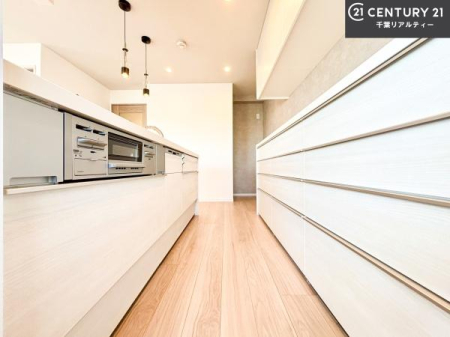 �L�b�`�� ��Ƃ肠�钲���X�y�[�X�ō�Ƃ����₷�����K�ȃL�b�`���ł��I
���q�l�ƈꏏ�ɂ��َq������y���߂�L�X�X�y�[�X�ł��B�y�����������ԂɂȂ肻���ł��ˁI