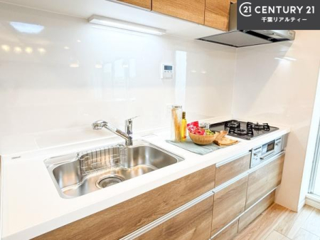 �L�b�`�� ��Ƃ����₷���V�X�e���L�b�`���ł��I���[���t���Ă���̂ŁA�����X�y�[�X�ɕ���u���Ȃ��čς݂܂��I
�L�X�g���āA���K�ɍ�Ƃ��ł��܂��I