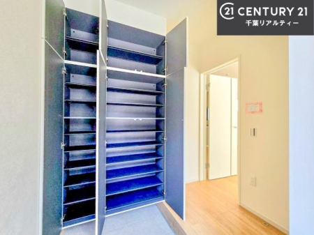 ���� �V���[�Y�{�b�N�X�t���Ȃ̂ŁA���ւ��Еt�����|�������₷���ł��I
�X�b�L���������ւŌ˂��J�����u�ԁA�������̂���S�n������Ԃ��o�}���Ă���܂��B