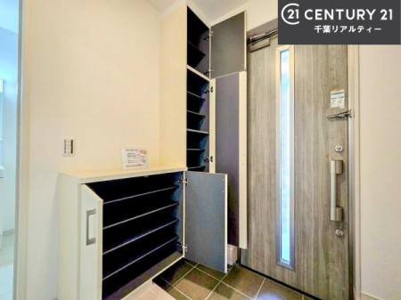 ���� �V���[�Y�{�b�N�X�t���Ȃ̂ŁA���ւ��Еt�����|�������₷���ł��I
�X�b�L���������ւŌ˂��J�����u�ԁA�������̂���S�n������Ԃ��o�}���Ă���܂��B
