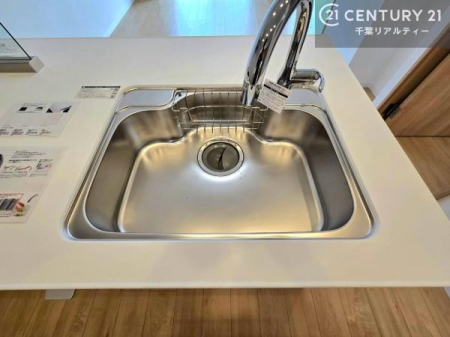 �L�b�`�� ����M�ɋ����X�e�����X�V���N���̗p�B�����������₷���A�����̗�����􂢕������K�ɃT�|�[�g���Ă����g������̗ǂ��L�b�`���ł��B