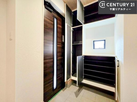 ���� �V���[�Y�{�b�N�X�t���Ȃ̂ŁA���ւ��Еt�����|�������₷���ł��I
�X�b�L���������ւŌ˂��J�����u�ԁA�������̂���S�n������Ԃ��o�}���Ă���܂��B