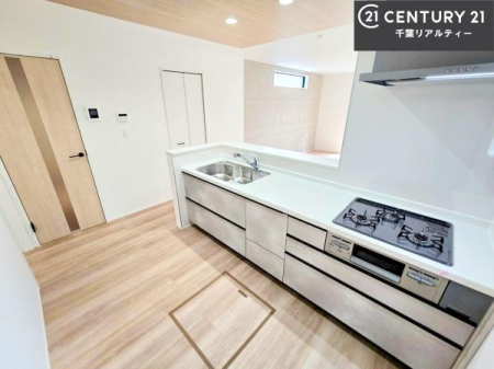 �L�b�`�� ��Ƃ肠�钲���X�y�[�X�ō�Ƃ����₷�����K�ȃL�b�`���ł��I
���q�l�ƈꏏ�ɂ��َq������y���߂�L�X�X�y�[�X�ł��B�y�����������ԂɂȂ肻���ł��ˁI