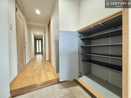 ���� �V���[�Y�{�b�N�X�t���Ȃ̂ŁA���ւ��Еt�����|�������₷���ł��I
�X�b�L���������ւŌ˂��J�����u�ԁA�������̂���S�n������Ԃ��o�}���Ă���܂��B