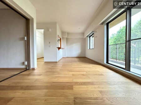 ���r���O ��؂ȉƑ����W�܂邩�炱��LDK�ɂ͂�����肽���B
�q�����������C�ɏ΂��Ȃ��瑖�����Ă���p�����������u�L���Ƃɂ��ėǂ������v�Ǝv���u�Ԃł��B