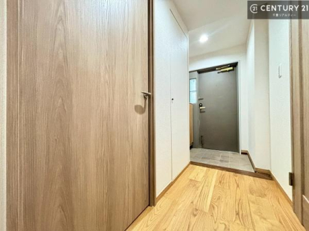 ���� �V���[�Y�{�b�N�X�t���Ȃ̂ŁA���ւ��Еt�����|�������₷���ł��I
�X�b�L���������ւŌ˂��J�����u�ԁA�������̂���S�n������Ԃ��o�}���Ă���܂��B