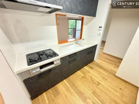 �L�b�`�� ��Ƃ肠�钲���X�y�[�X�ō�Ƃ����₷�����K�ȃL�b�`���ł��I
���q�l�ƈꏏ�ɂ��َq������y���߂�L�X�X�y�[�X�ł��B�y�����������ԂɂȂ肻���ł��ˁI