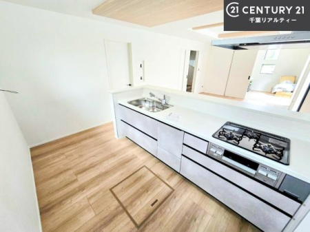 �L�b�`�� ��Ƃ肠�钲���X�y�[�X�ō�Ƃ����₷�����K�ȃL�b�`���ł��I
���q�l�ƈꏏ�ɂ��َq������y���߂�L�X�X�y�[�X�ł��B�y�����������ԂɂȂ肻���ł��ˁI