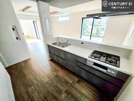 �L�b�`�� ��Ƃ肠�钲���X�y�[�X�ō�Ƃ����₷�����K�ȃL�b�`���ł��I
���q�l�ƈꏏ�ɂ��َq������y���߂�L�X�X�y�[�X�ł��B�y�����������ԂɂȂ肻���ł��ˁI