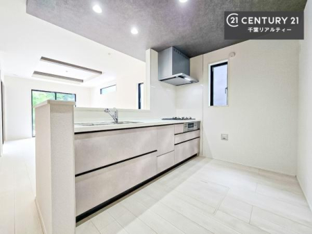�L�b�`�� ��Ƃ肠�钲���X�y�[�X�ō�Ƃ����₷�����K�ȃL�b�`���ł��I
���q�l�ƈꏏ�ɂ��َq������y���߂�L�X�X�y�[�X�ł��B�y�����������ԂɂȂ肻���ł��ˁI