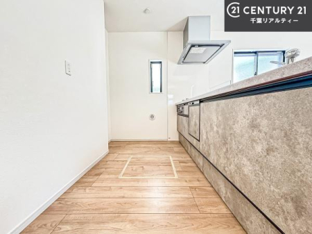 �L�b�`�� ��Ƃ肠�钲���X�y�[�X�ō�Ƃ����₷�����K�ȃL�b�`���ł��I
���q�l�ƈꏏ�ɂ��َq������y���߂�L�X�X�y�[�X�ł��B�y�����������ԂɂȂ肻���ł��ˁI