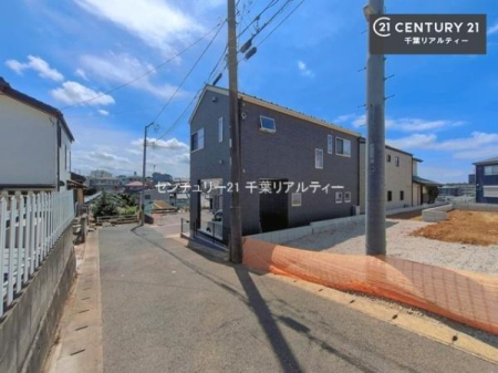 �O�ʓ��H�܂ތ��n�ʐ^ �����������X���݂��L����ՐÂȏZ��X�Ɉʒu���A���₩�ŐS���炮��炵��������Z���ł��B